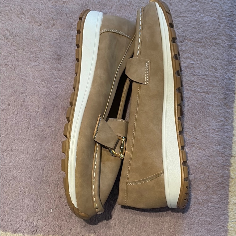 Tan Casual Loafers with Decorative Chain Detail - Picture 5 of 10